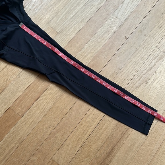 LULULEMON size 2 25” LEGGINGS with POCKETS - Picture 8 of 8